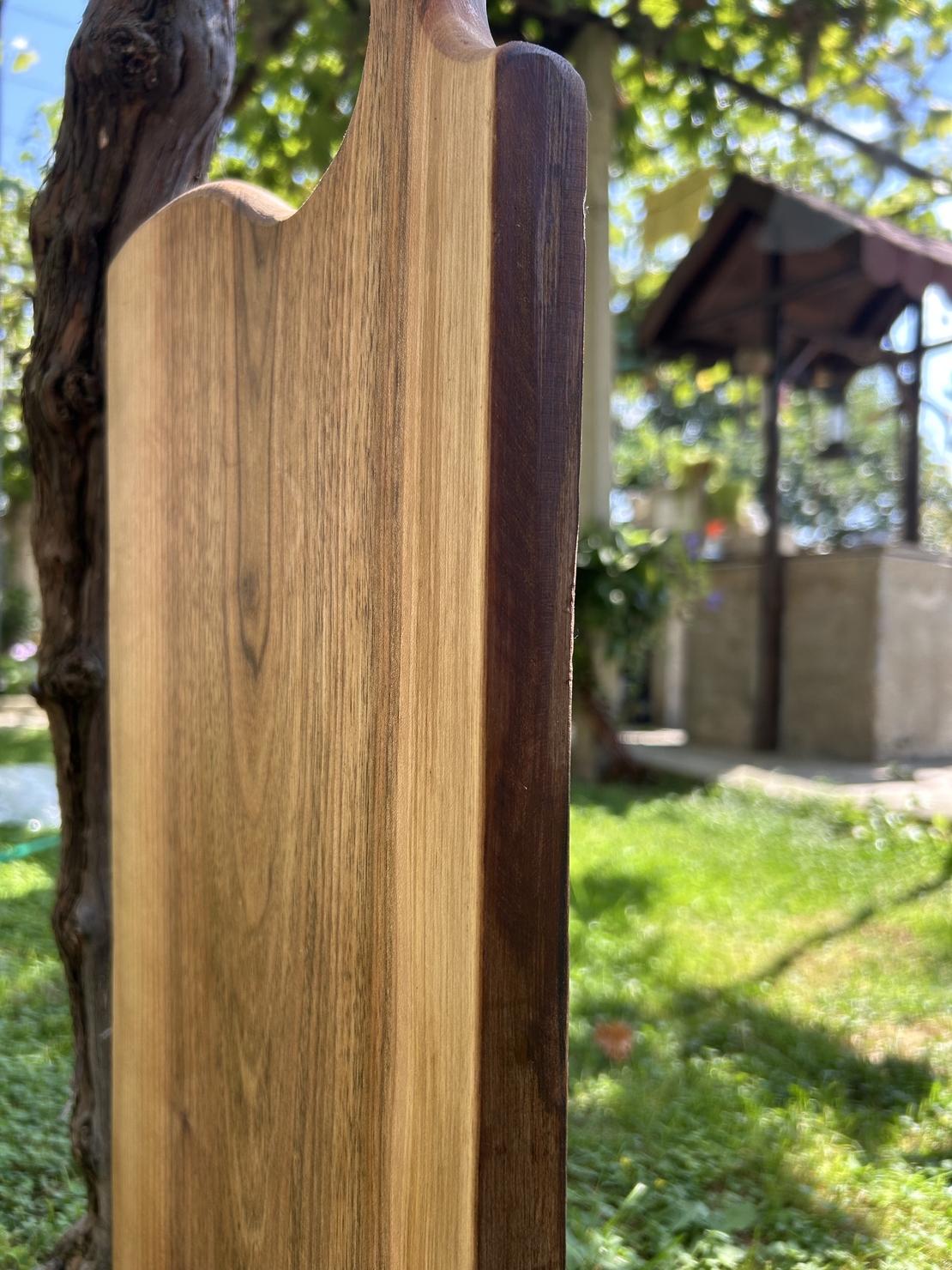 Елегантна дълга дъска от орех за рязане и сервиране