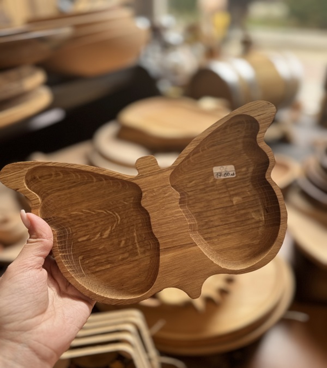 Дървена чиния пеперуда с отделения