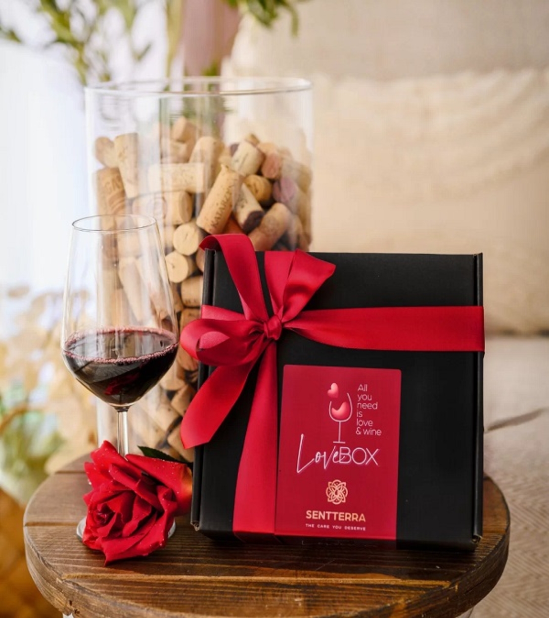 Love Box – Романтичен подаръчен комплект за жени с натурална козметика и роза