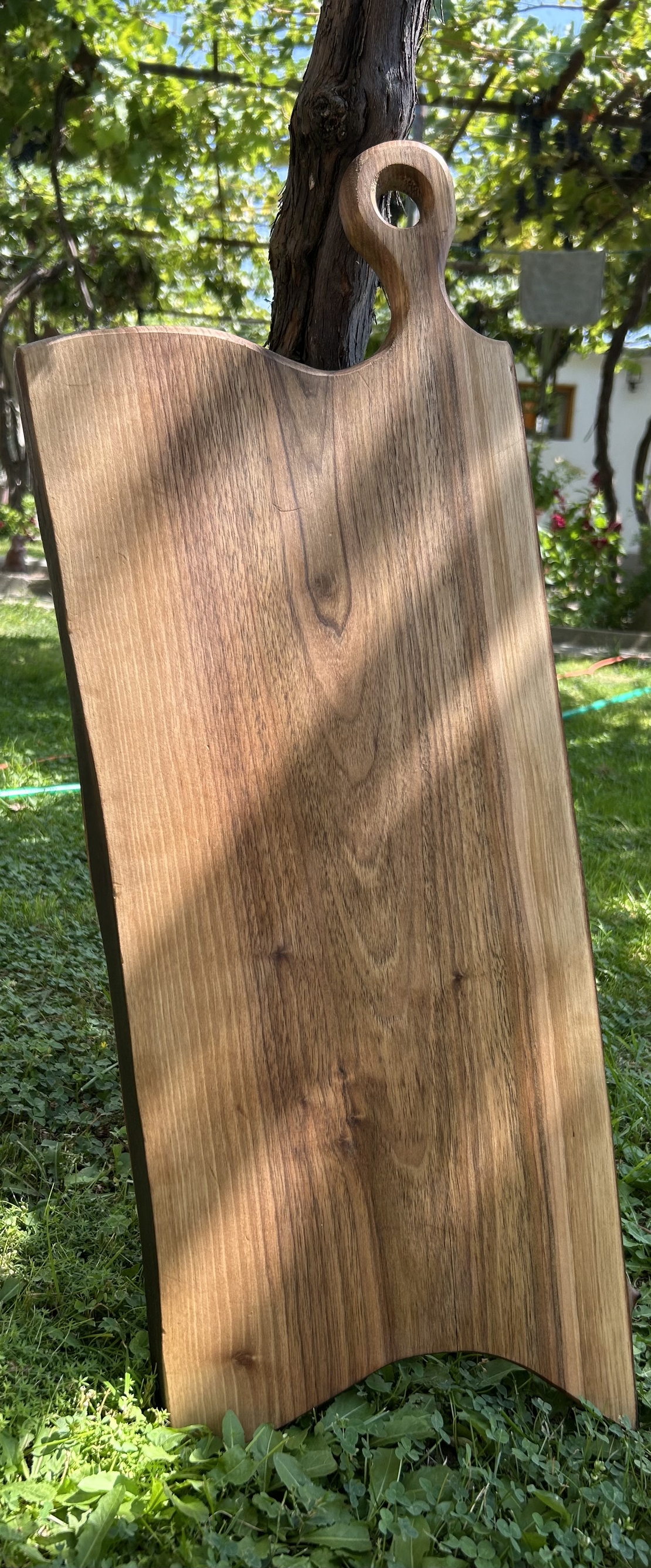 Елегантна дълга дъска от орех за рязане и сервиране