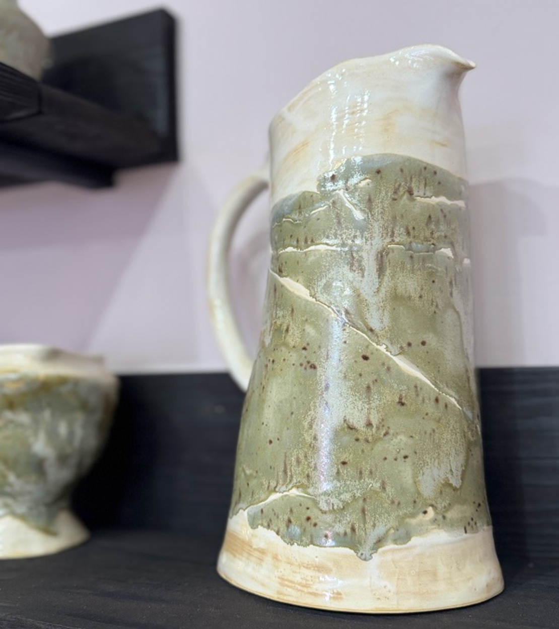 Авторска керамична кана в зелено – Ръчна изработка от Емилия Милчева (Уникат)