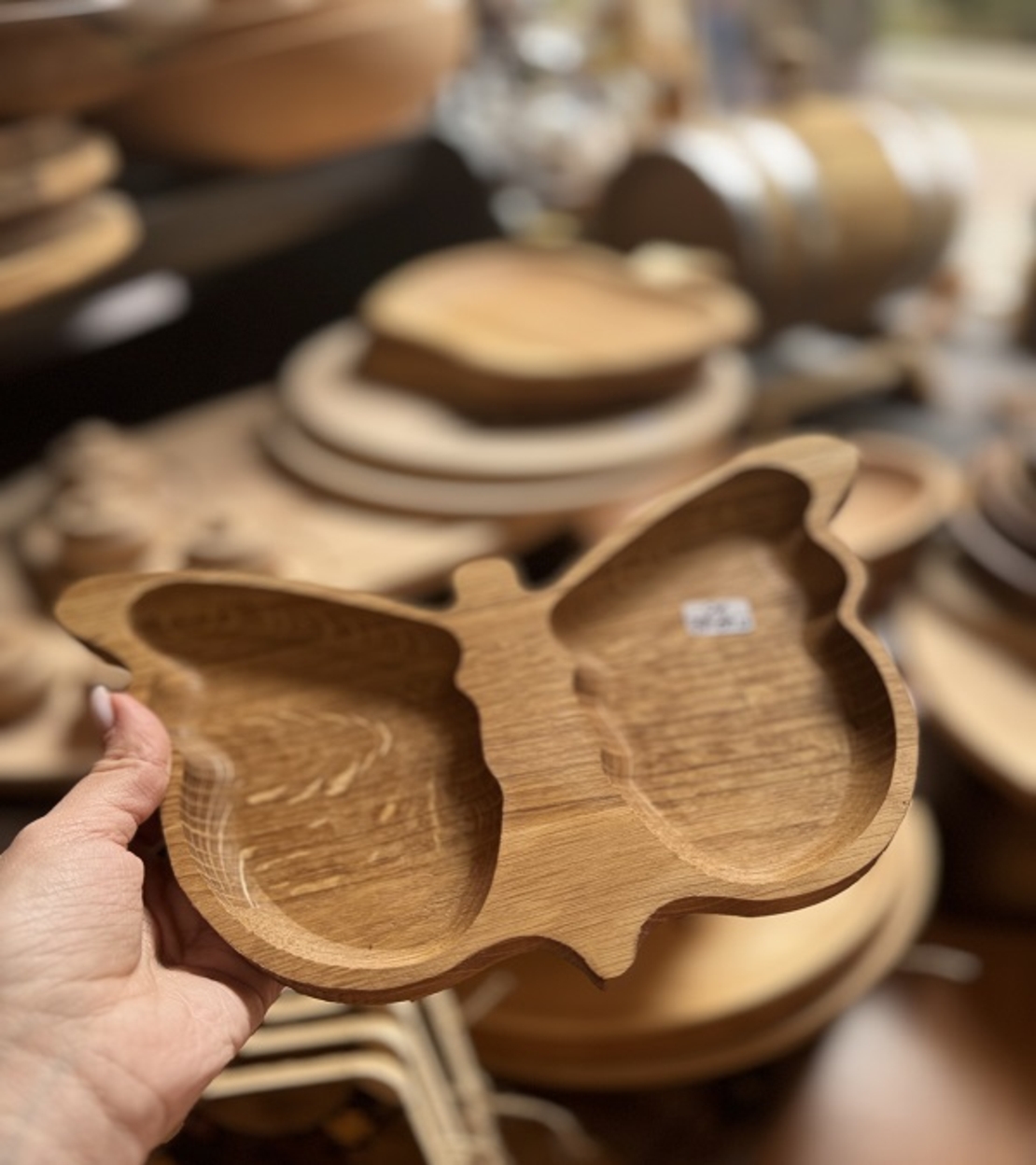 Дървена чиния пеперуда с отделения