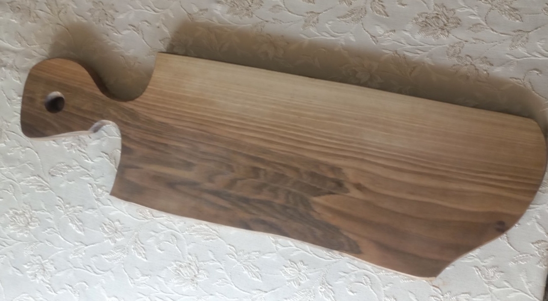 Дълга дървена дъска за рязане от орех