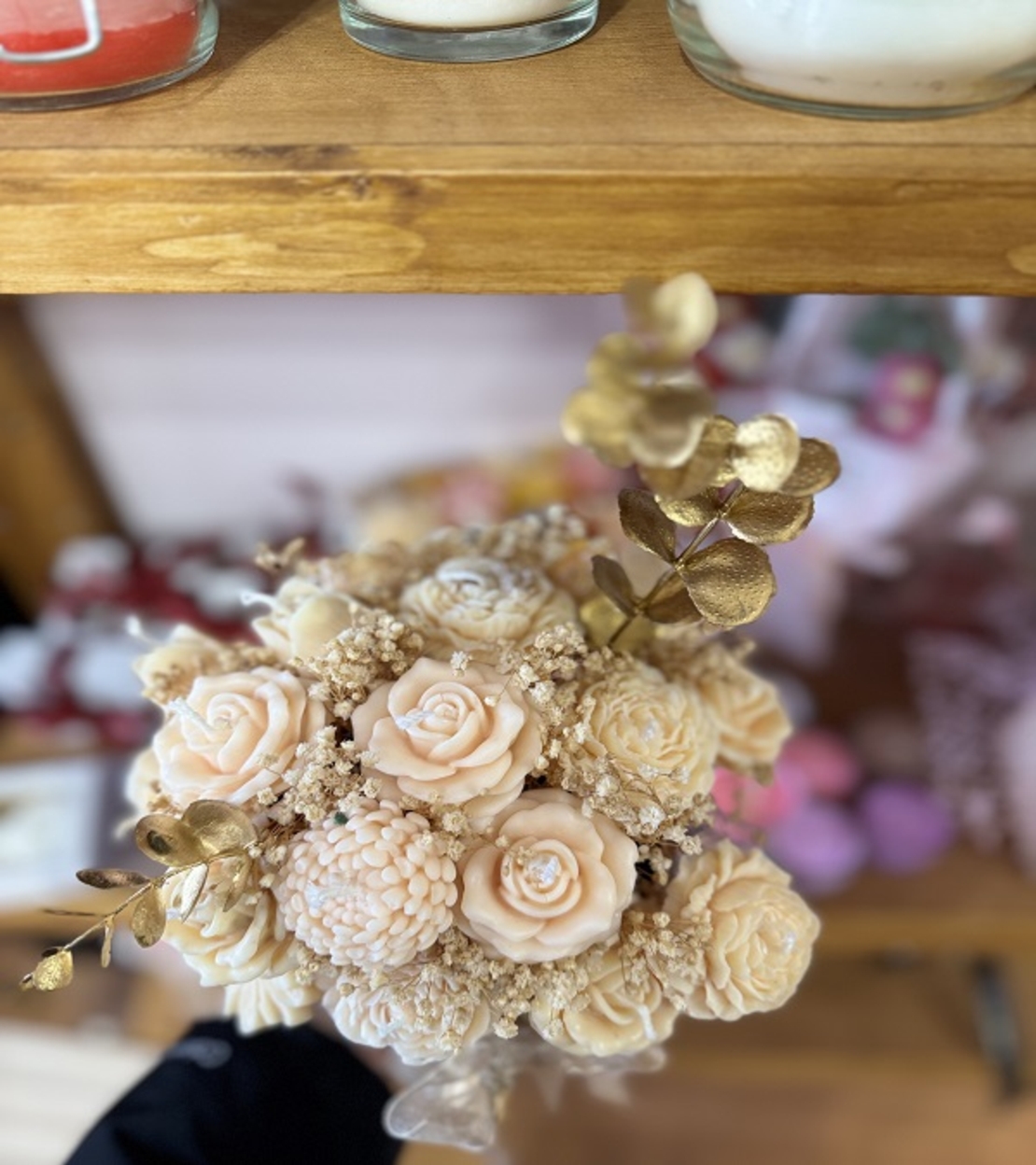 Ръчно изработен аранжиран букет от ароматни свещи – „Натурална елегантност“ в цвят шампанско