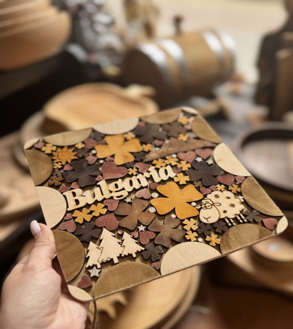 Подложка с дървена мозайка за сервиране