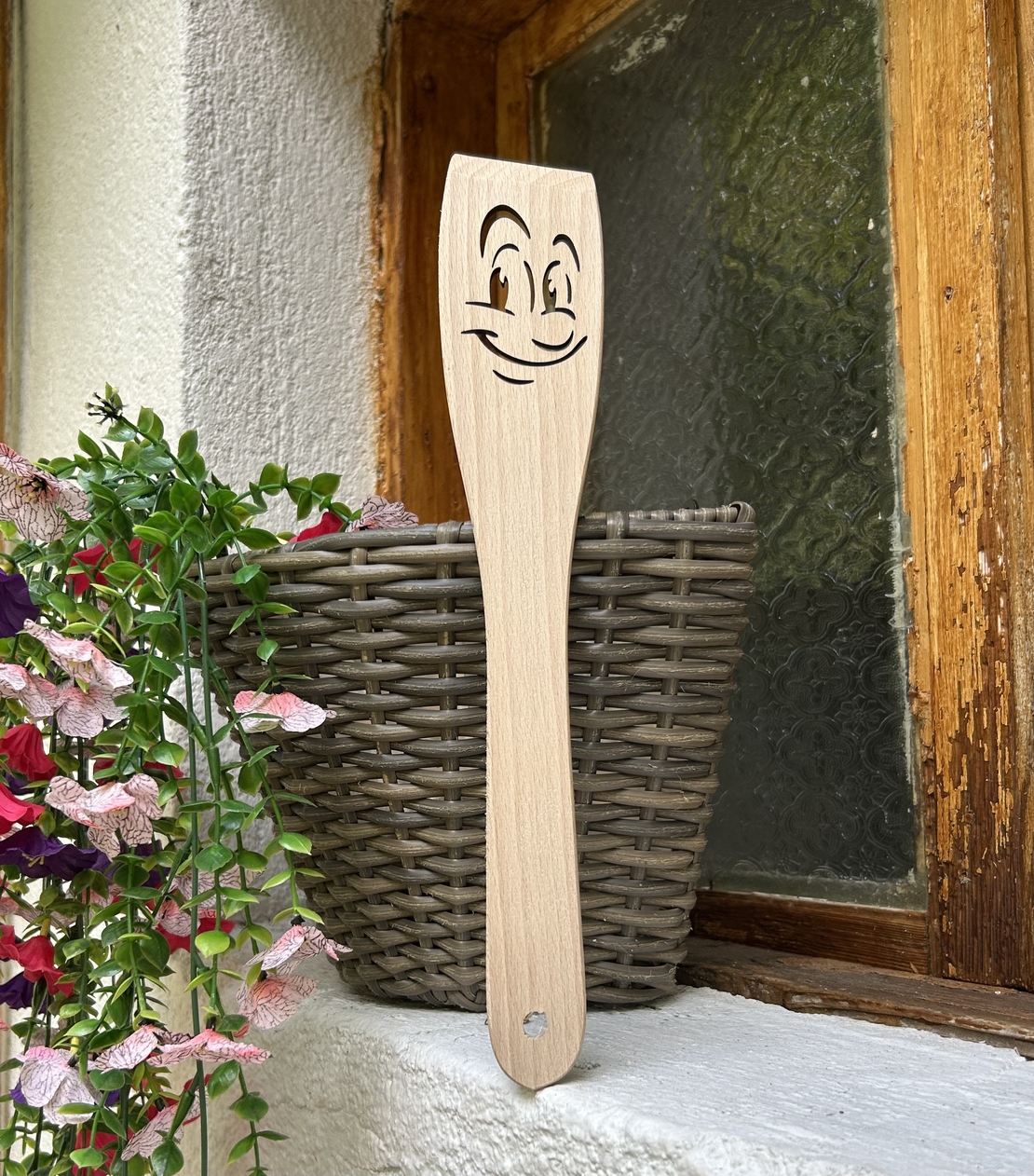 Дървена лъжица с усмивка
