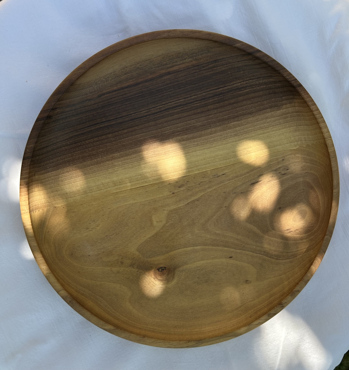 Натурална дървена купа за сервиране – широка и изискана