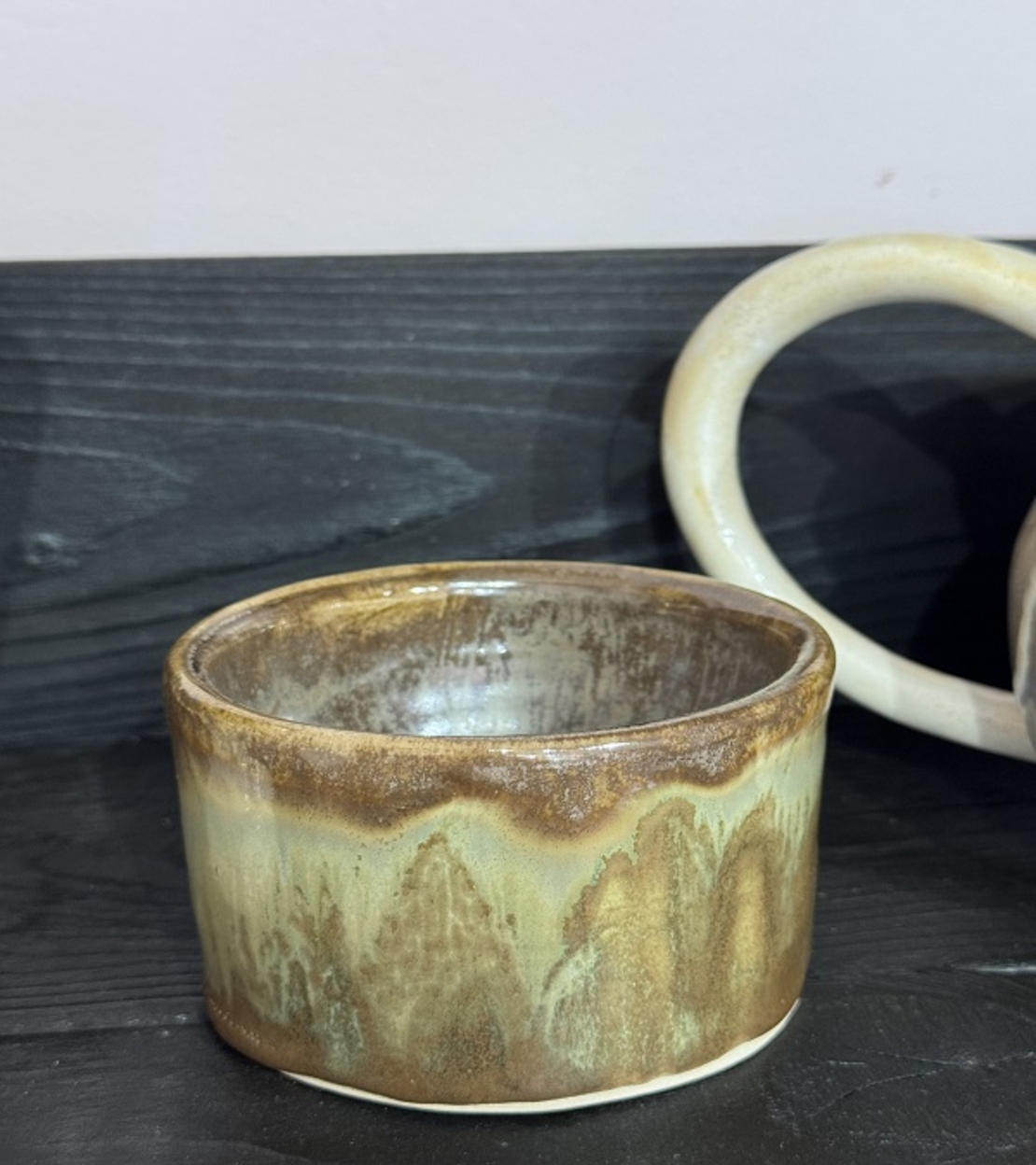 Авторска керамична чинийка за аксесоари – Ръчна изработка от Емилия Милчева (Уникат)