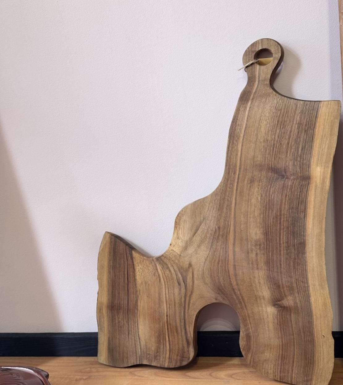 Масивна дъска от орех с уникален дизайн и голям размер