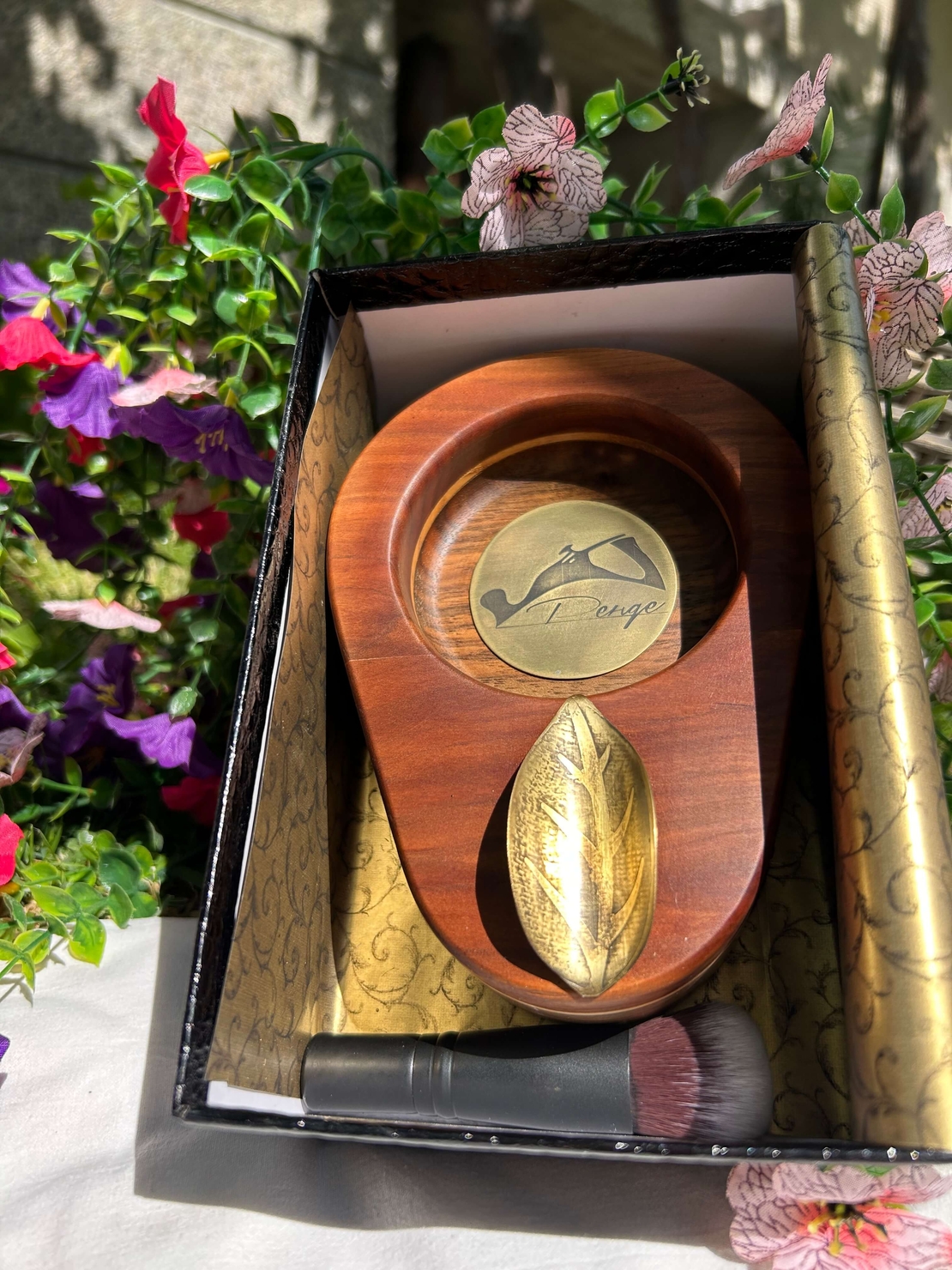 Луксозен дървен пепелник “Ренде“ с четчица – стил за пушачи на пури