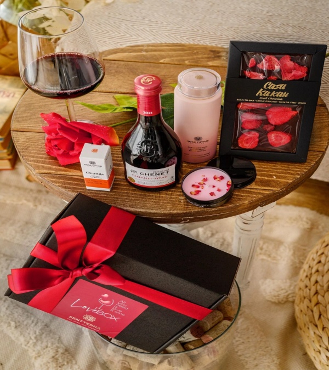 Love Box – Романтичен подаръчен комплект за жени с натурална козметика и роза