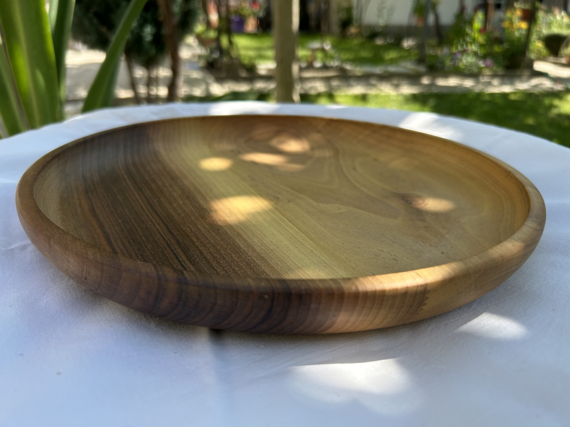 Натурална дървена купа за сервиране – широка и изискана