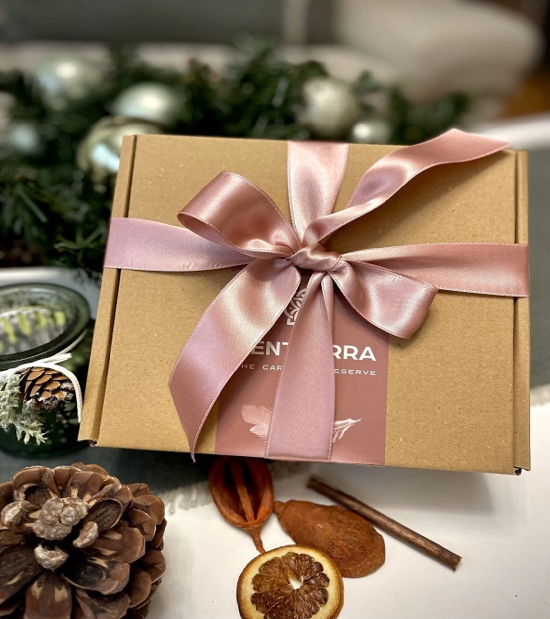 Rose Gift Box – Козметичен комплект с истинско българско розово масло