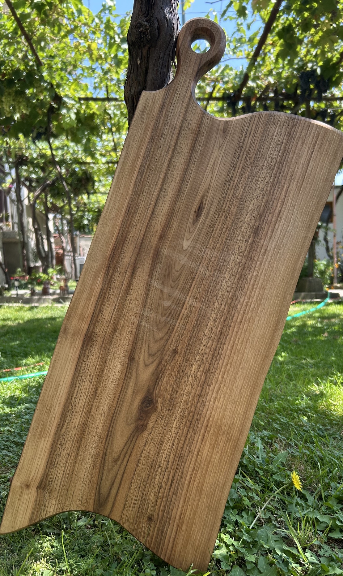 Елегантна дълга дъска от орех за рязане и сервиране