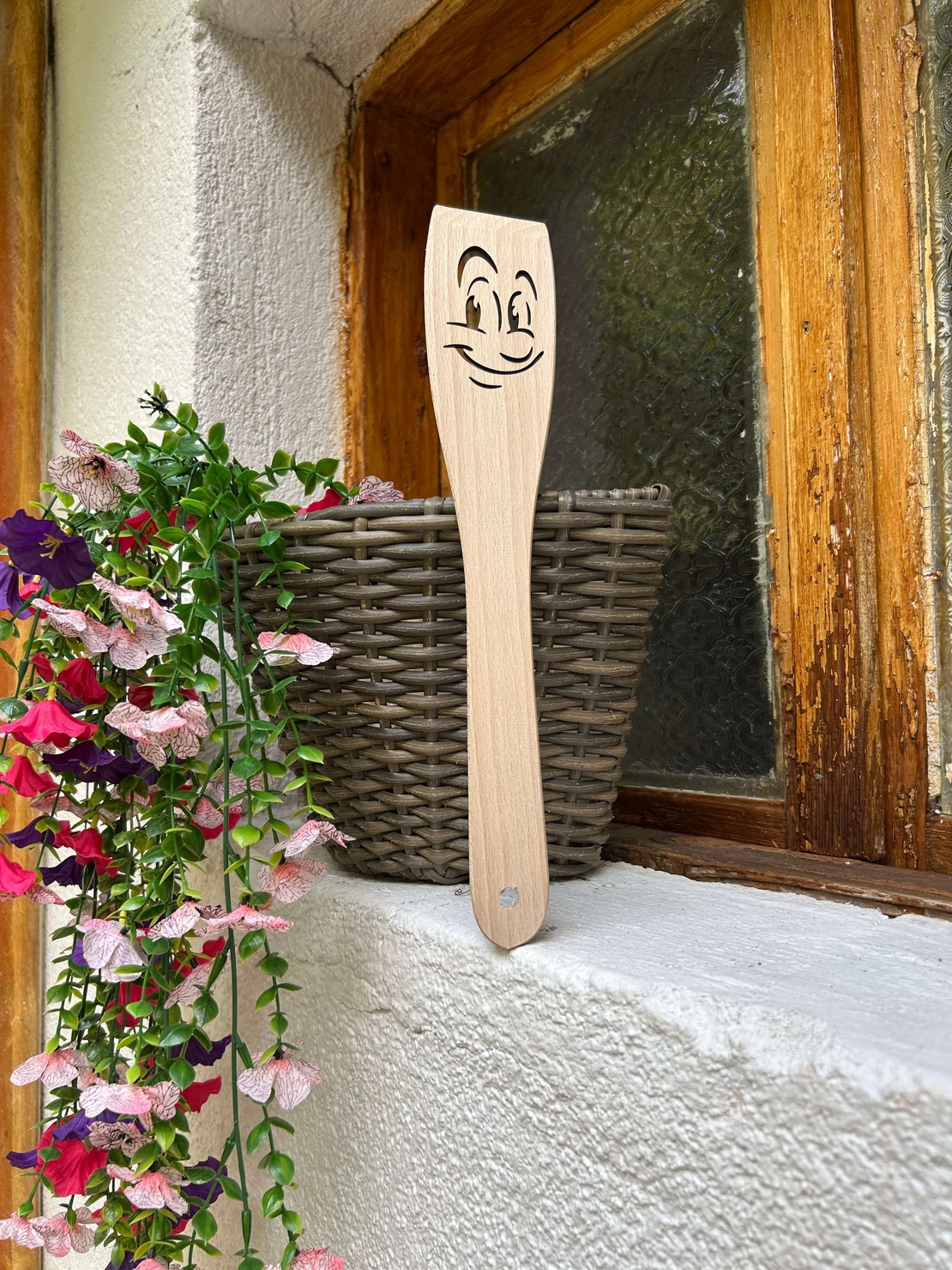 Дървена лъжица с усмивка