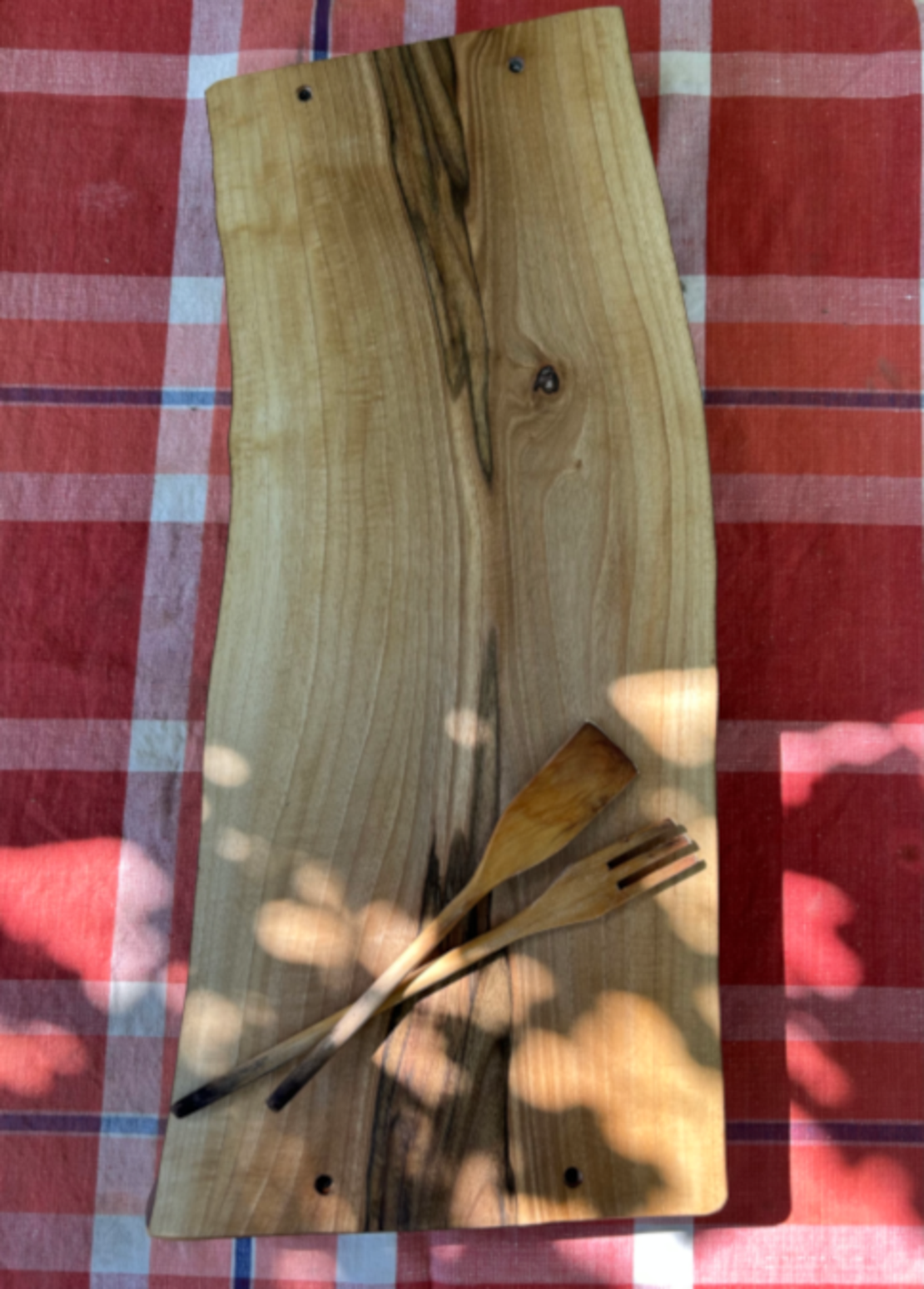 Дървено плато за сервиране с дръжки