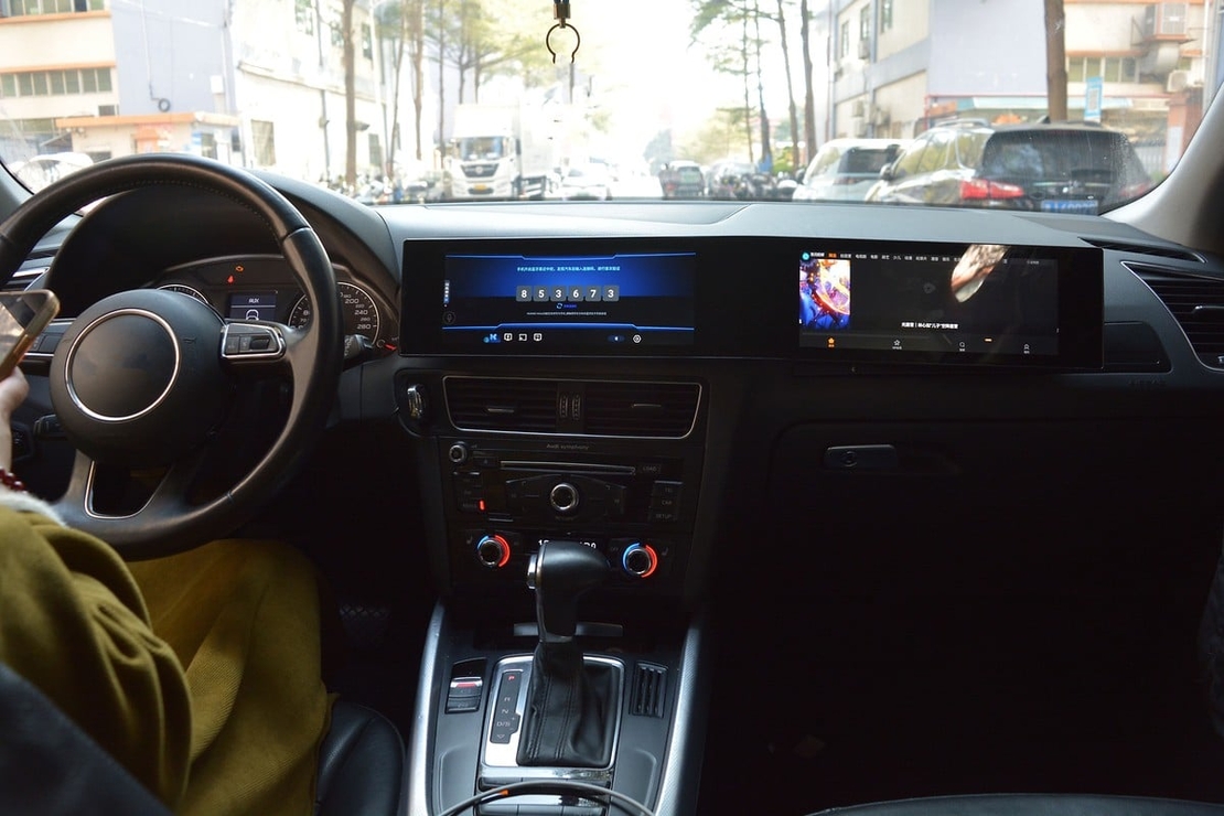 Dual Display 21
