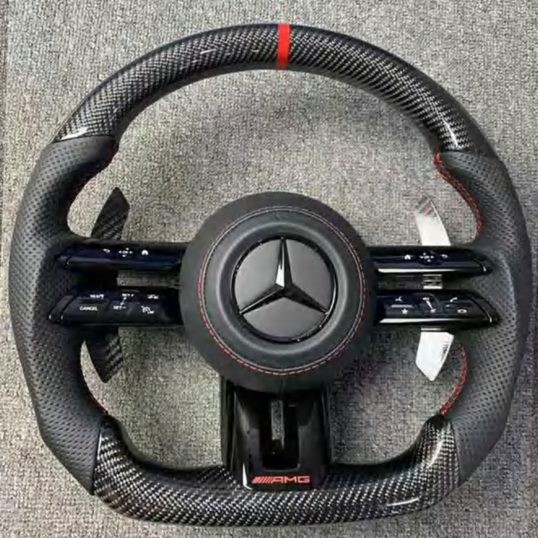 Mercedes AMG спортен волан – Carbon с червен маркер и шев (2019–2022)