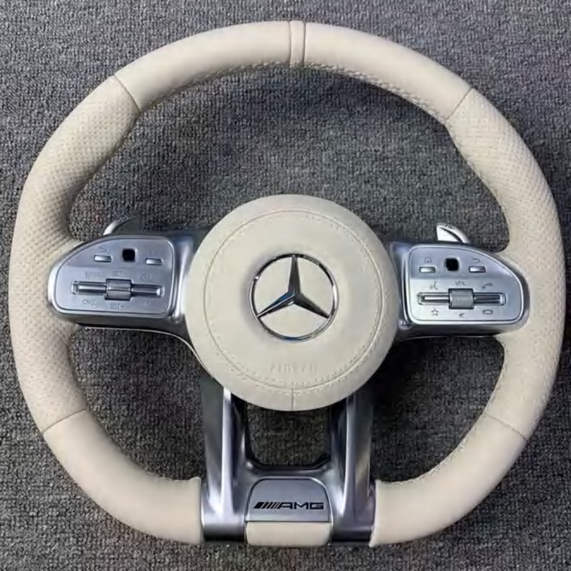Mercedes AMG спортен волан – Бежова перфорирана кожа (2018–2022)