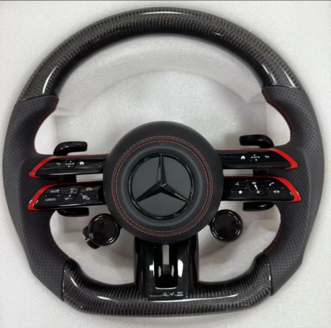 Mercedes AMG спортен волан Carbon с червен акцент и контролери
