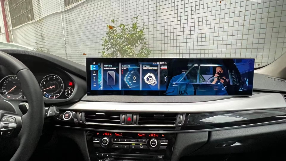 Dual Display 21