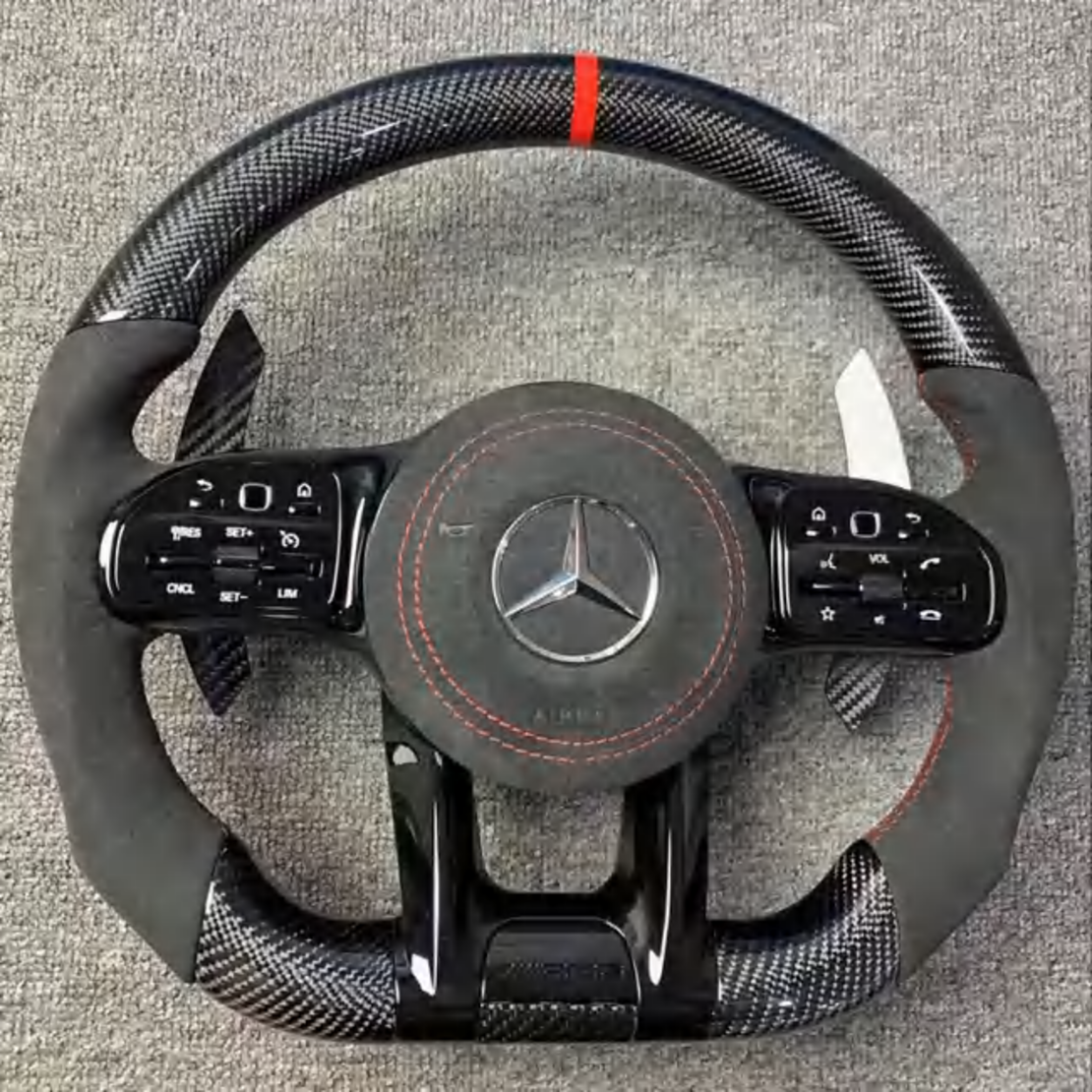 Mercedes AMG спортен волан – Alcantara & Carbon (2020–2023)