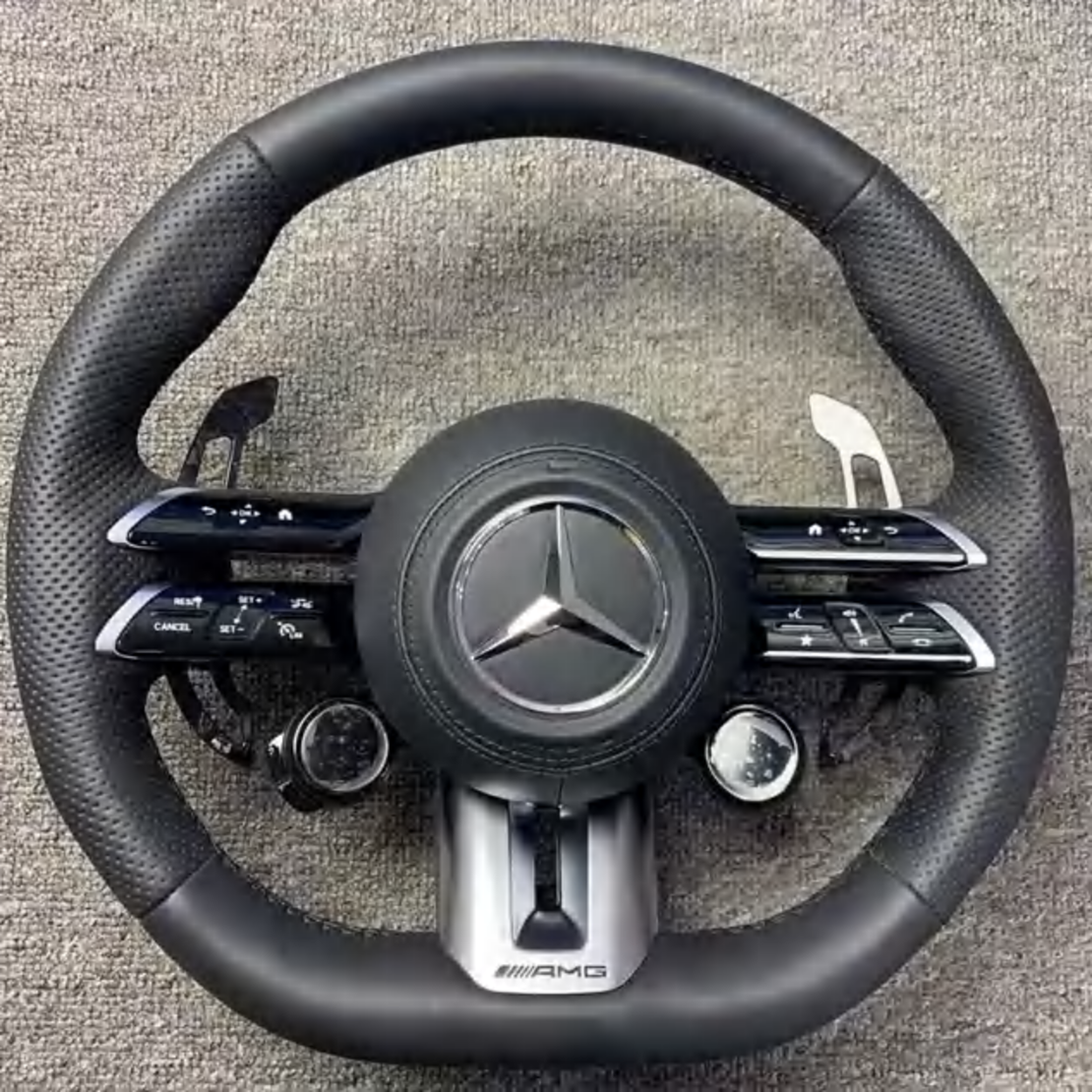 Mercedes-Benz AMG спортен волан – Перфорирана кожа с бутони и въртящи контролери