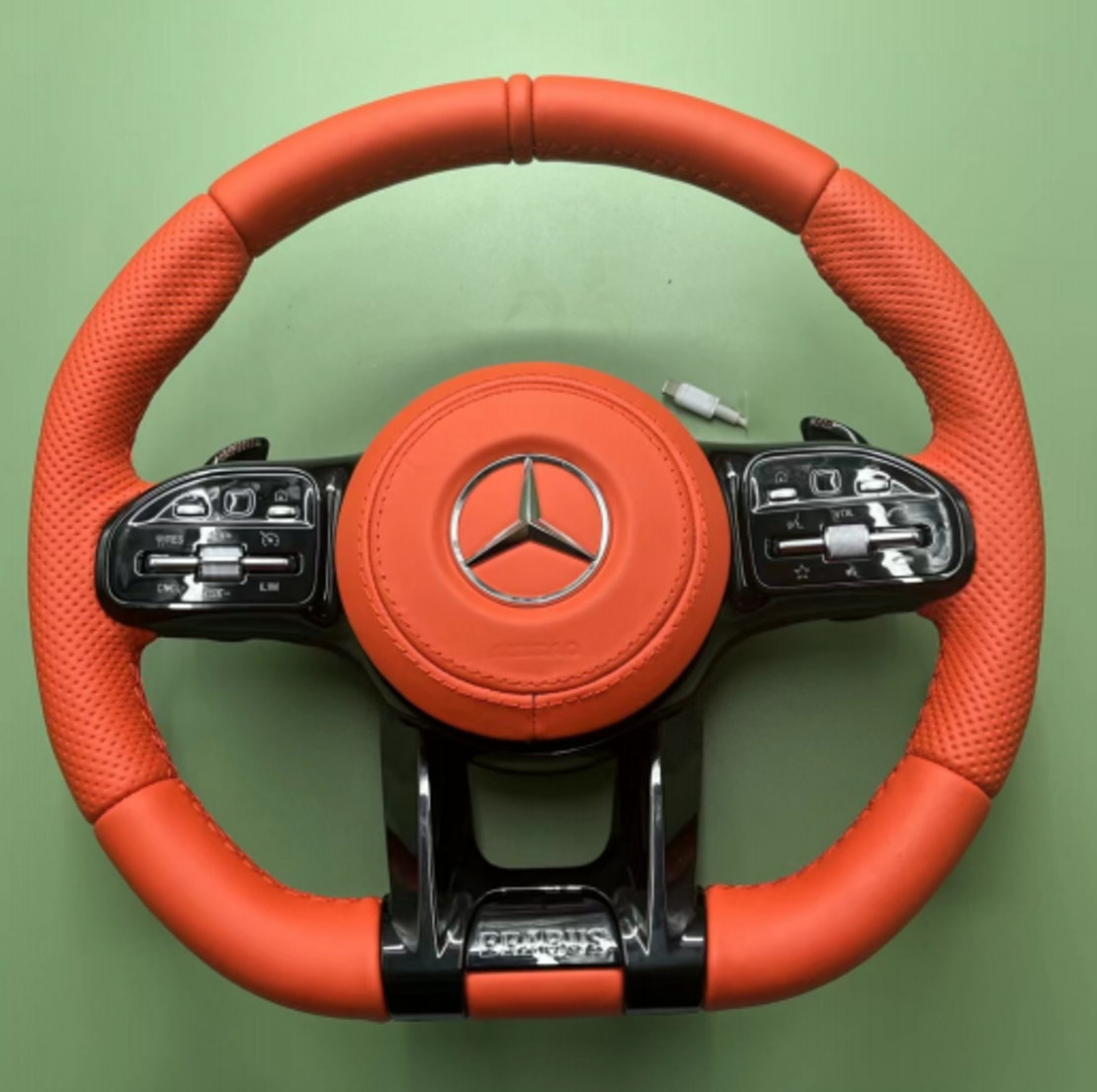 Mercedes AMG спортен волан – Червена кожа & Carbon (2019–2022)