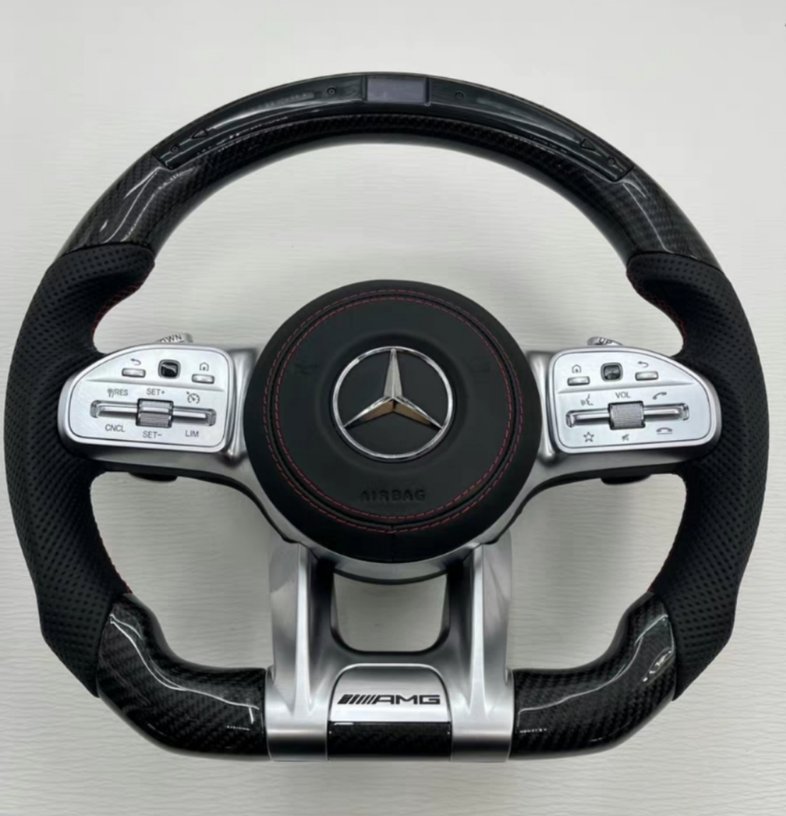 Mercedes AMG волан Carbon & кожа с LED дисплей и червен шев
