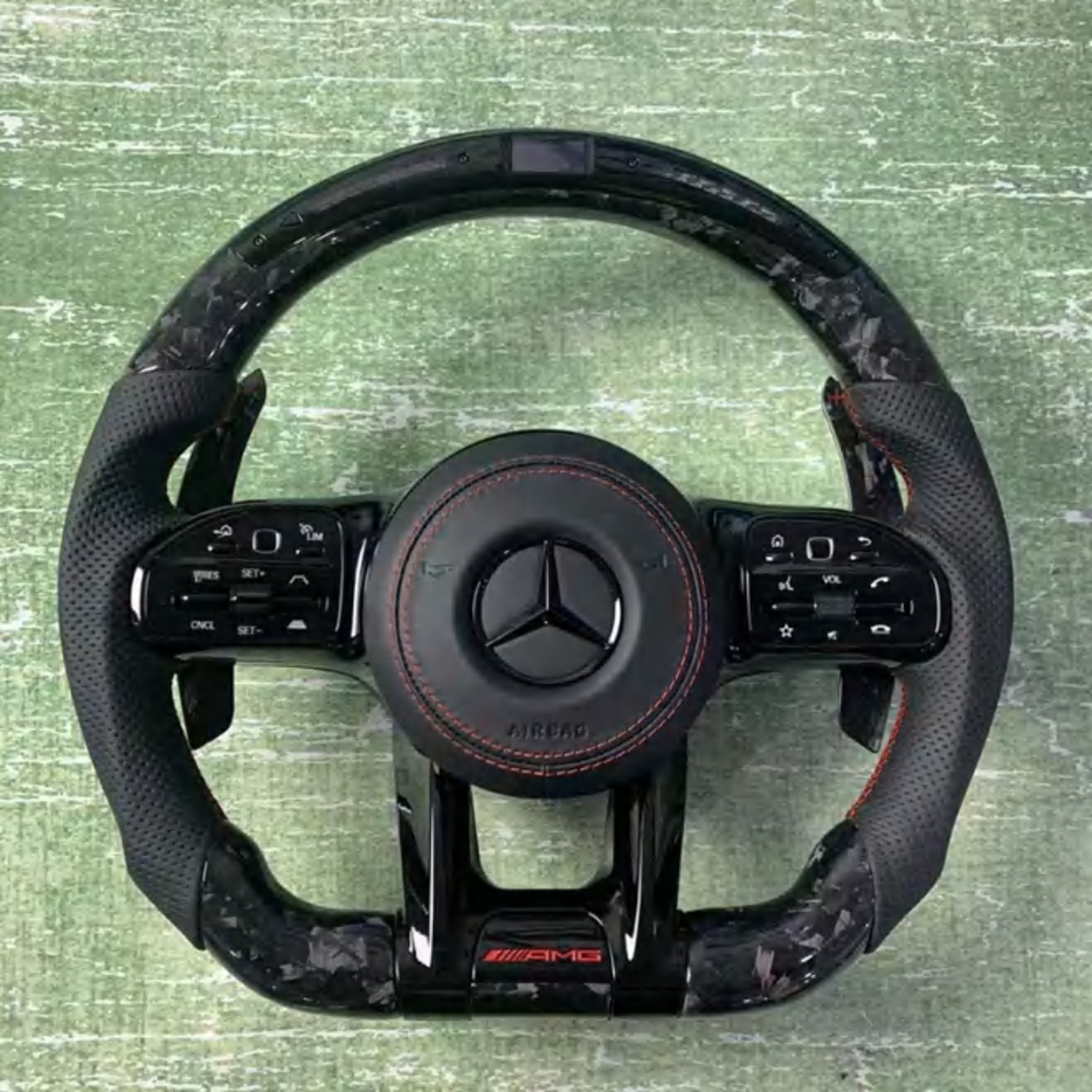 Mercedes AMG волан – кожа + Carbon Forged, с LED индикатор