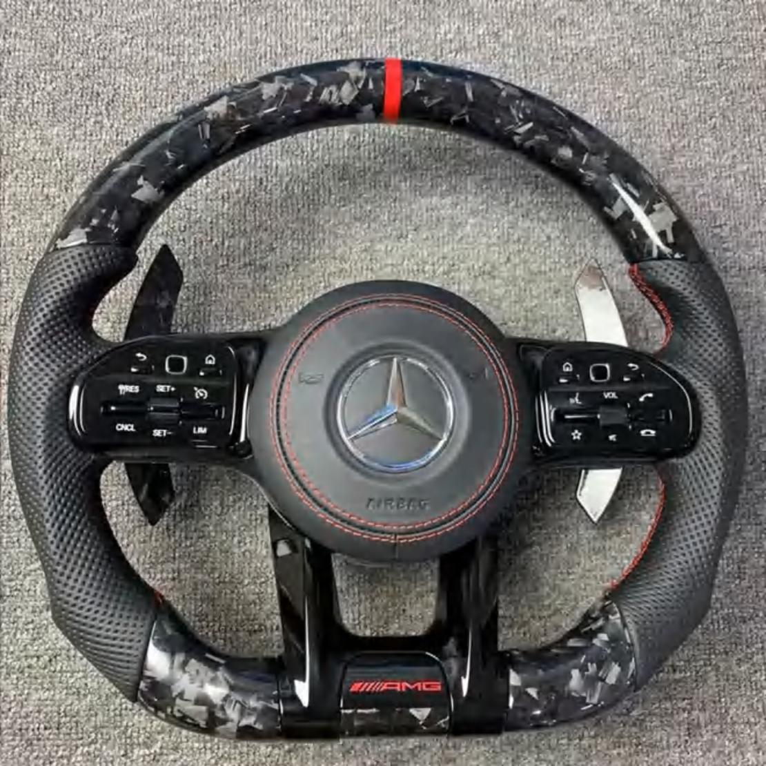 Mercedes AMG спортен волан – Carbon & Перфорирана кожа (2019–2023)