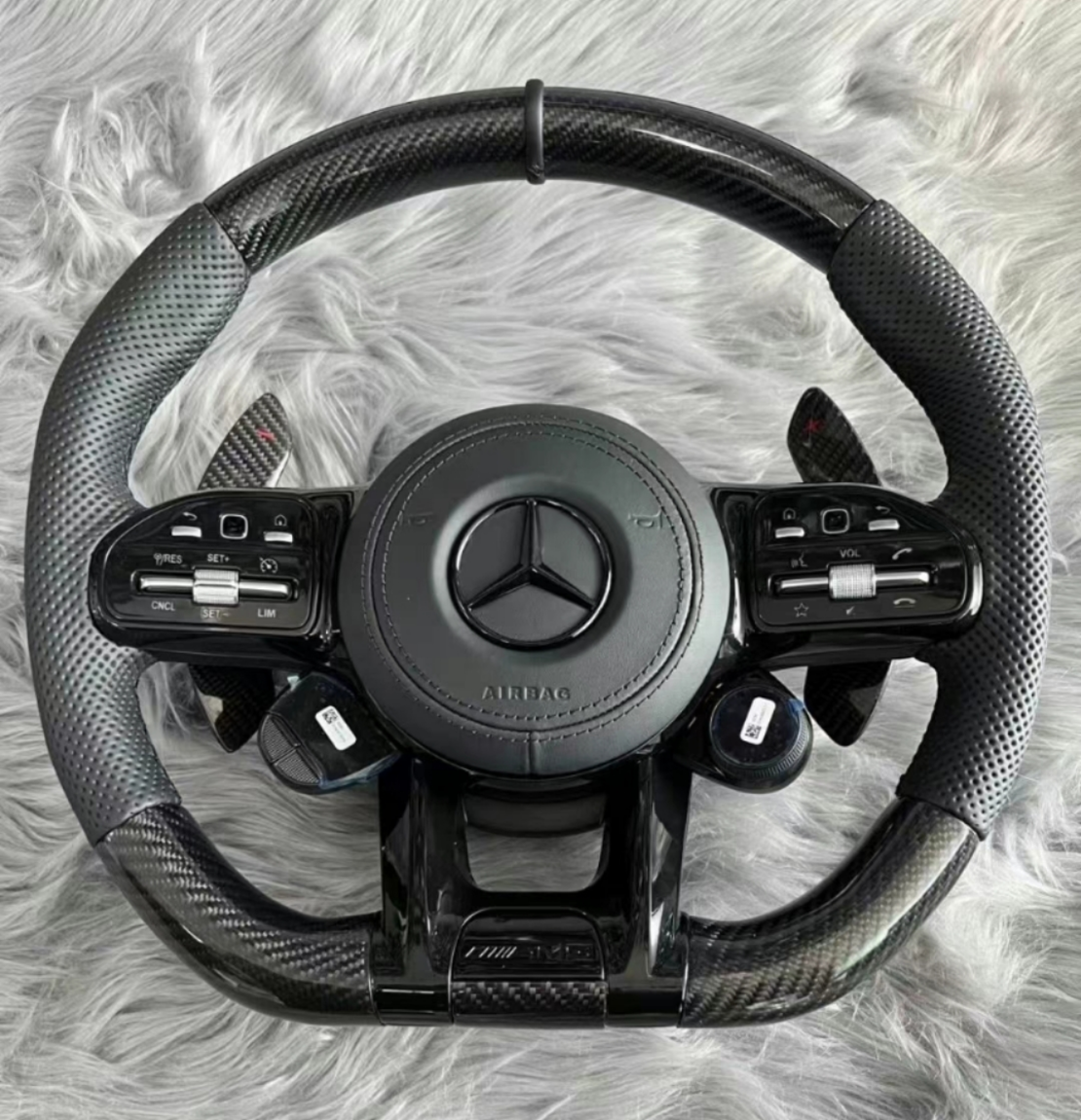 Mercedes AMG спортен волан Carbon с контролери и черен шев