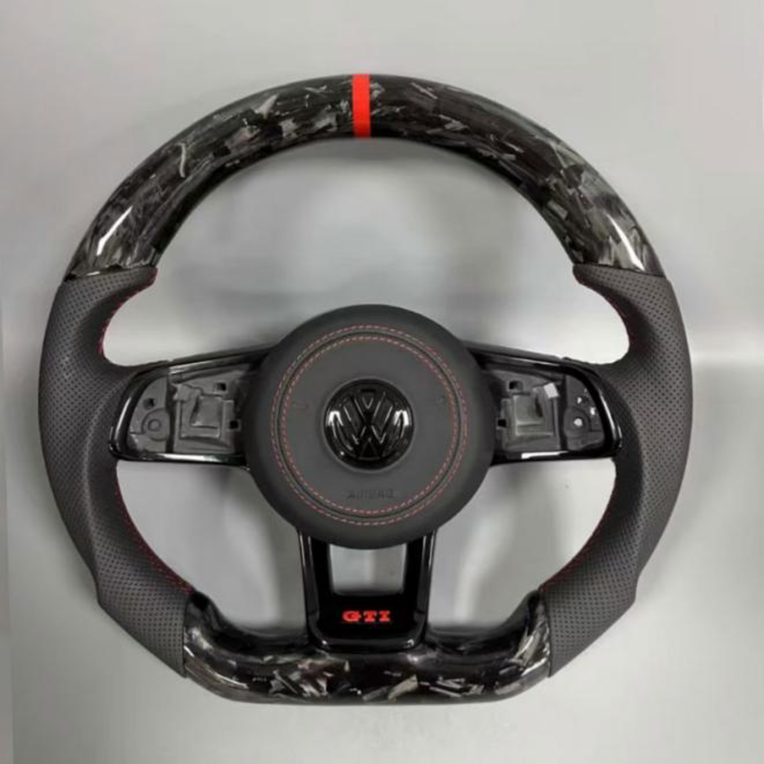VW GTI спортен волан – forged карбон и кожа