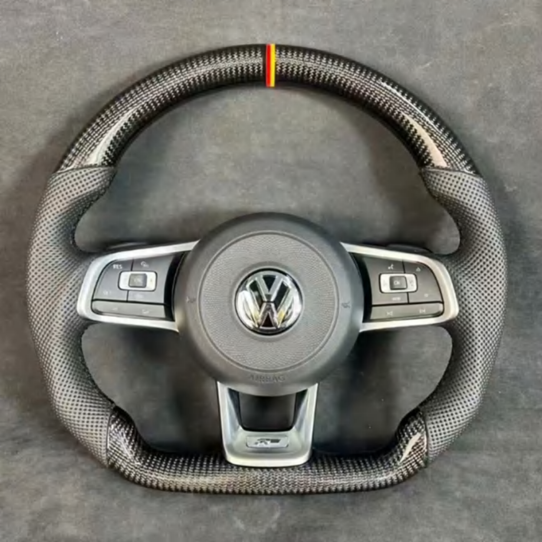 VW R спортен карбонов волан с трицветен маркер (German Style)