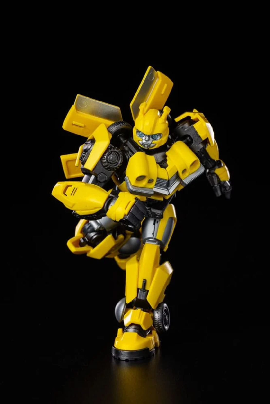 PRE-ORDER: Transformers - Bumblebee Model Kit Classic Class LED Фигурка