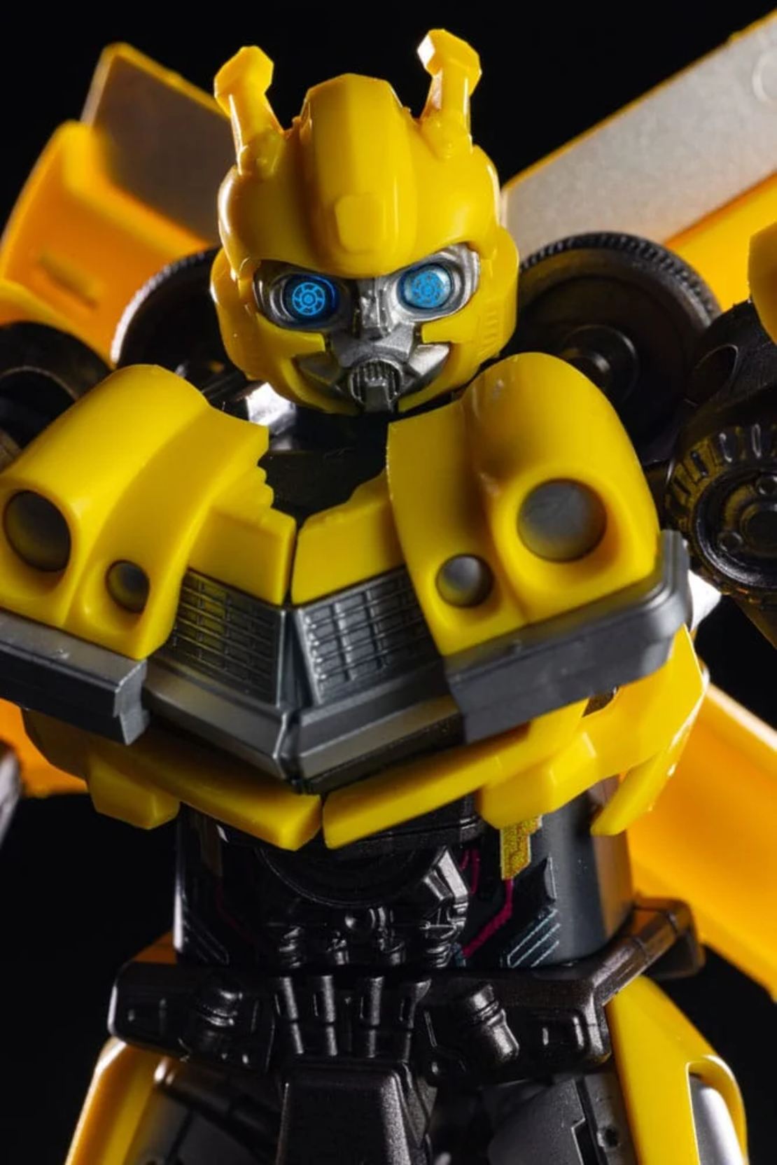 PRE-ORDER: Transformers - Bumblebee Model Kit Classic Class LED Фигурка