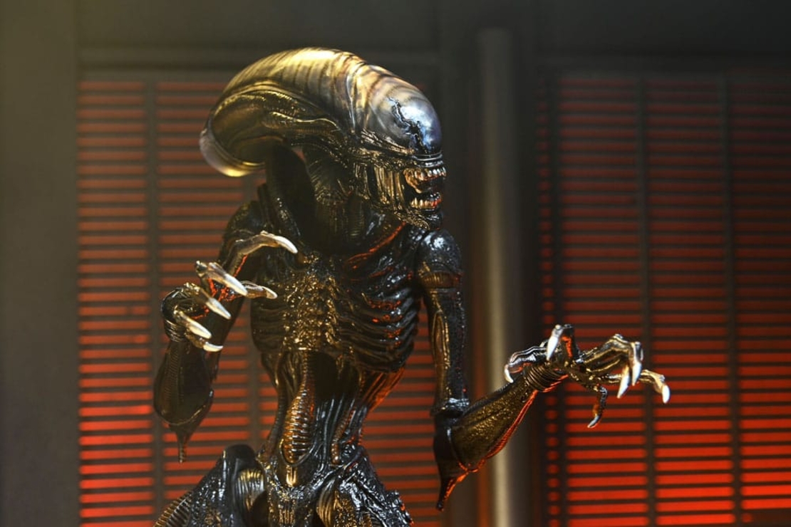 Alien Romulus - Scorched Xenomorph - Ultimate Колекционерска Фигурка
