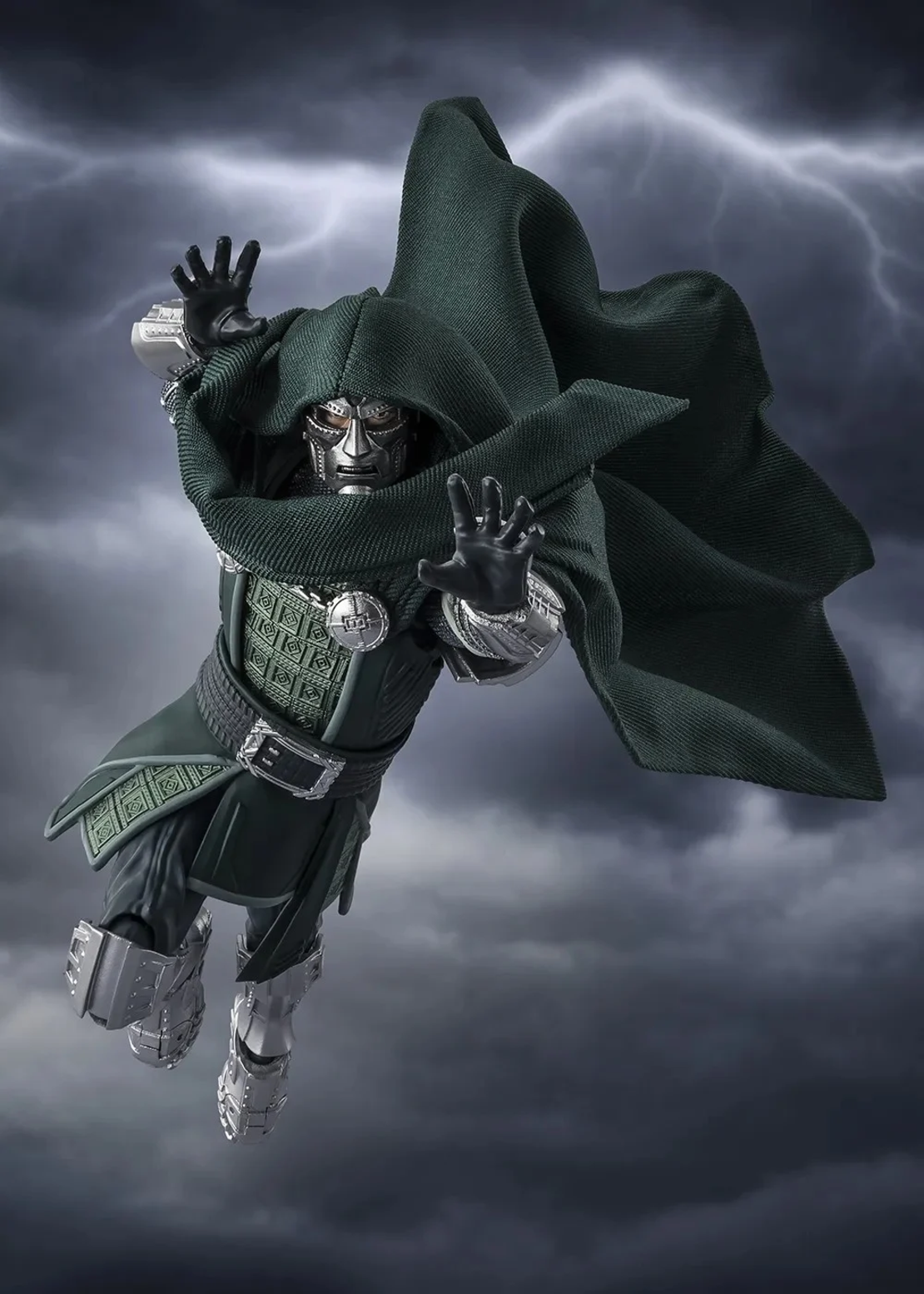 PRE-ORDER: Avengers: Doomsday - Doctor Doom S.H.Figuarts Екшън Фигурка 16 см.