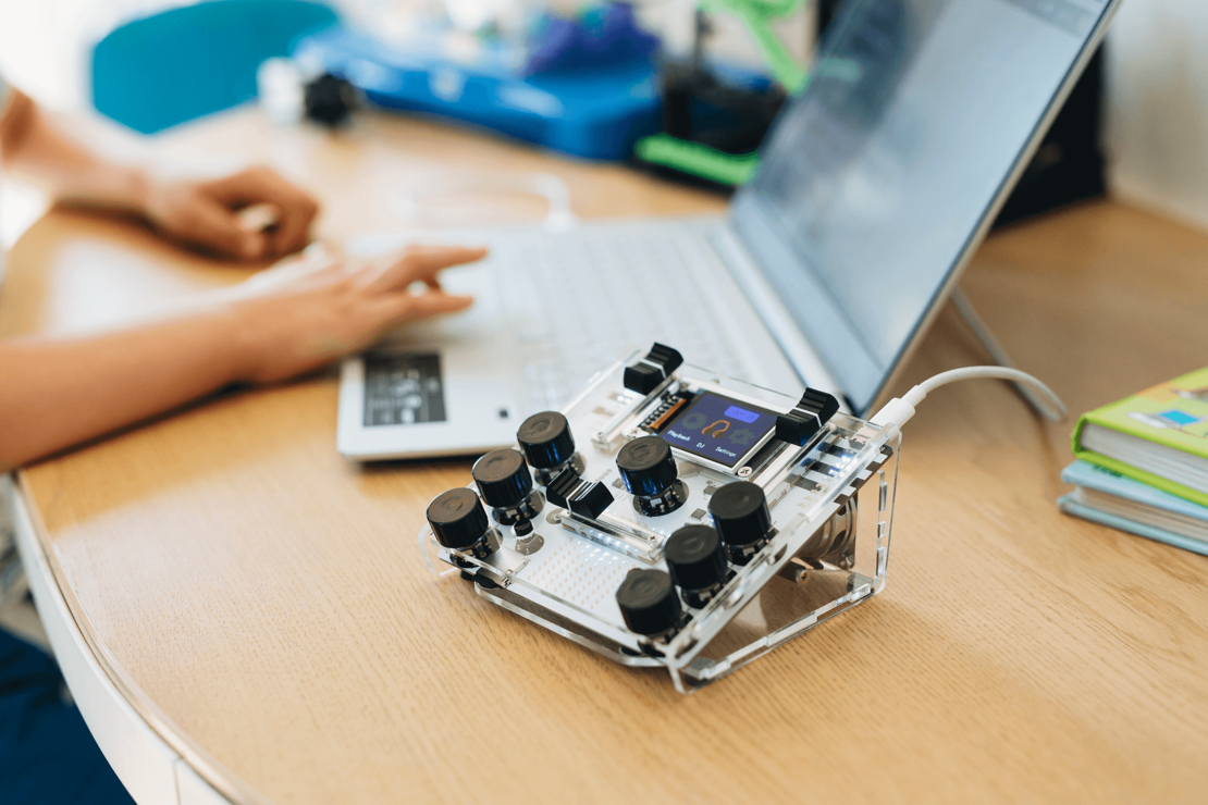 CircuitMess Jay-D - DIY DJ mixer