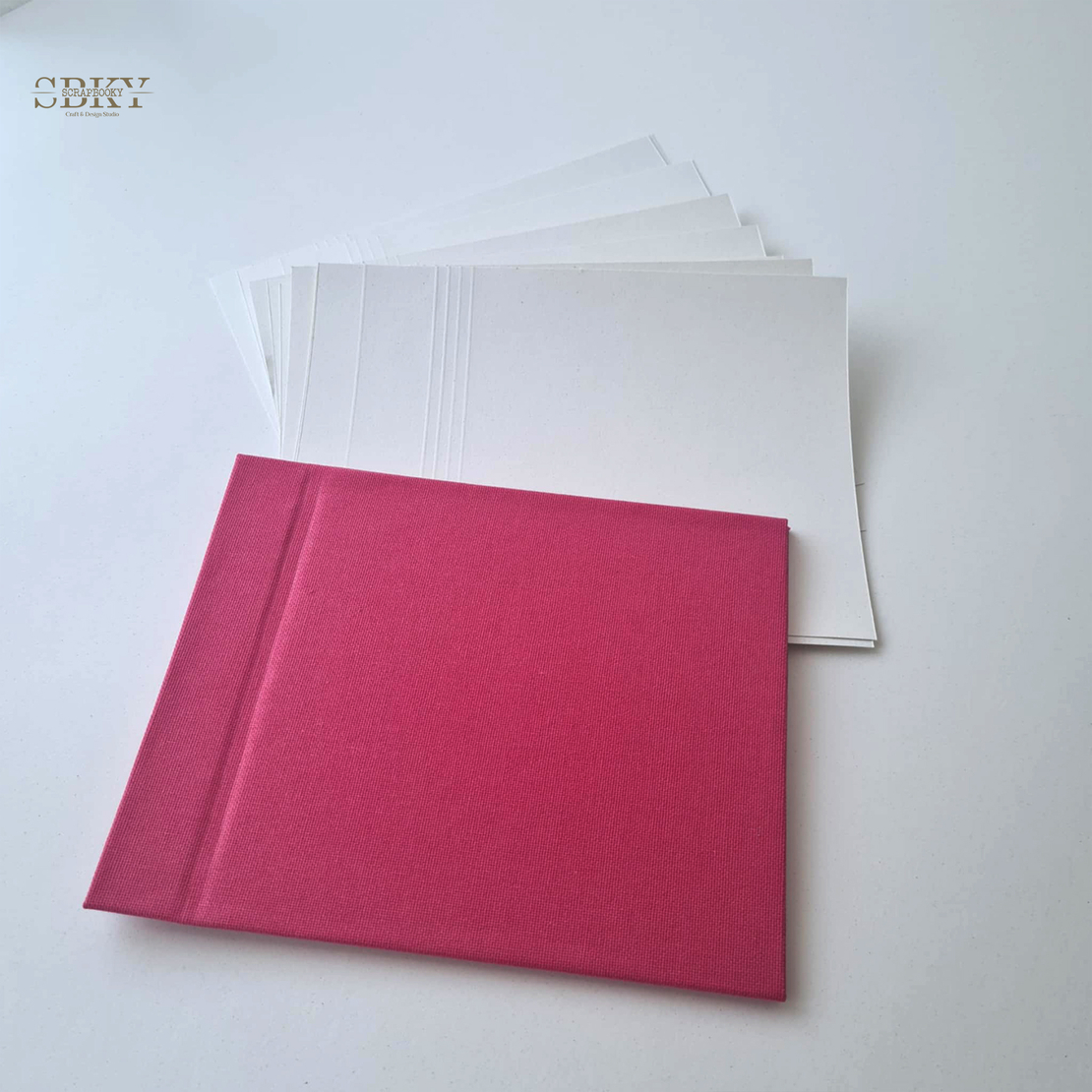 Blank Retro Album, raspberry