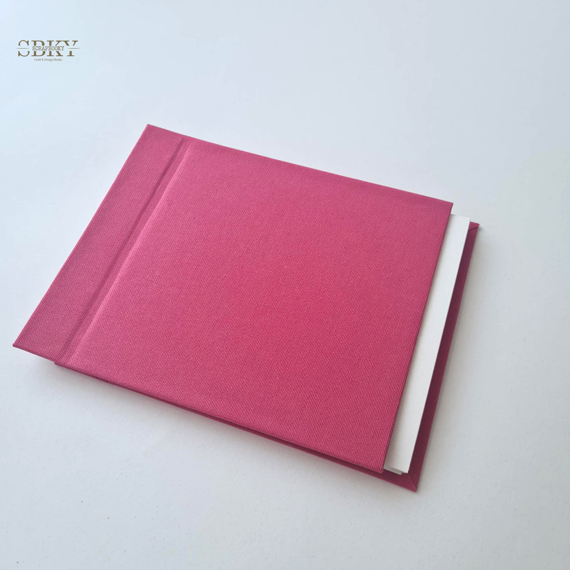 Blank Retro Album, raspberry