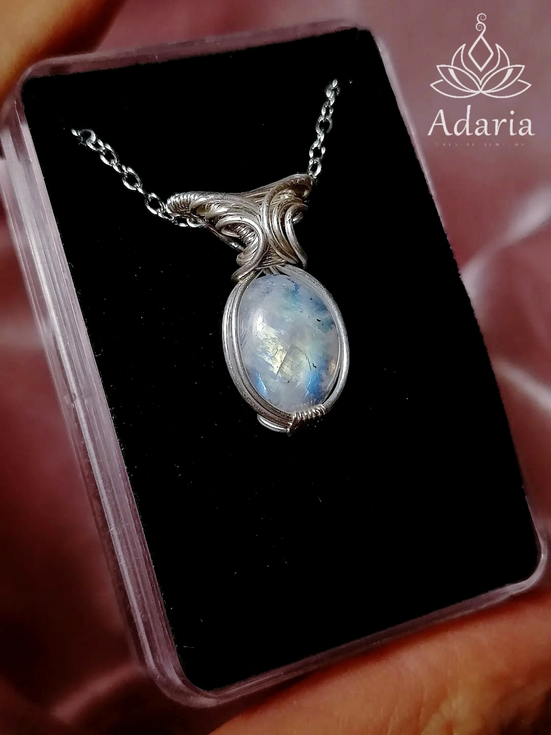 Сребърно колие с Лунен камък