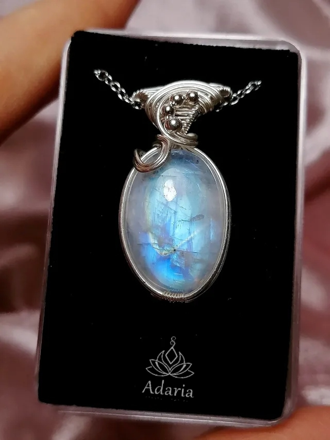 Сребърно колие с Лунен камък