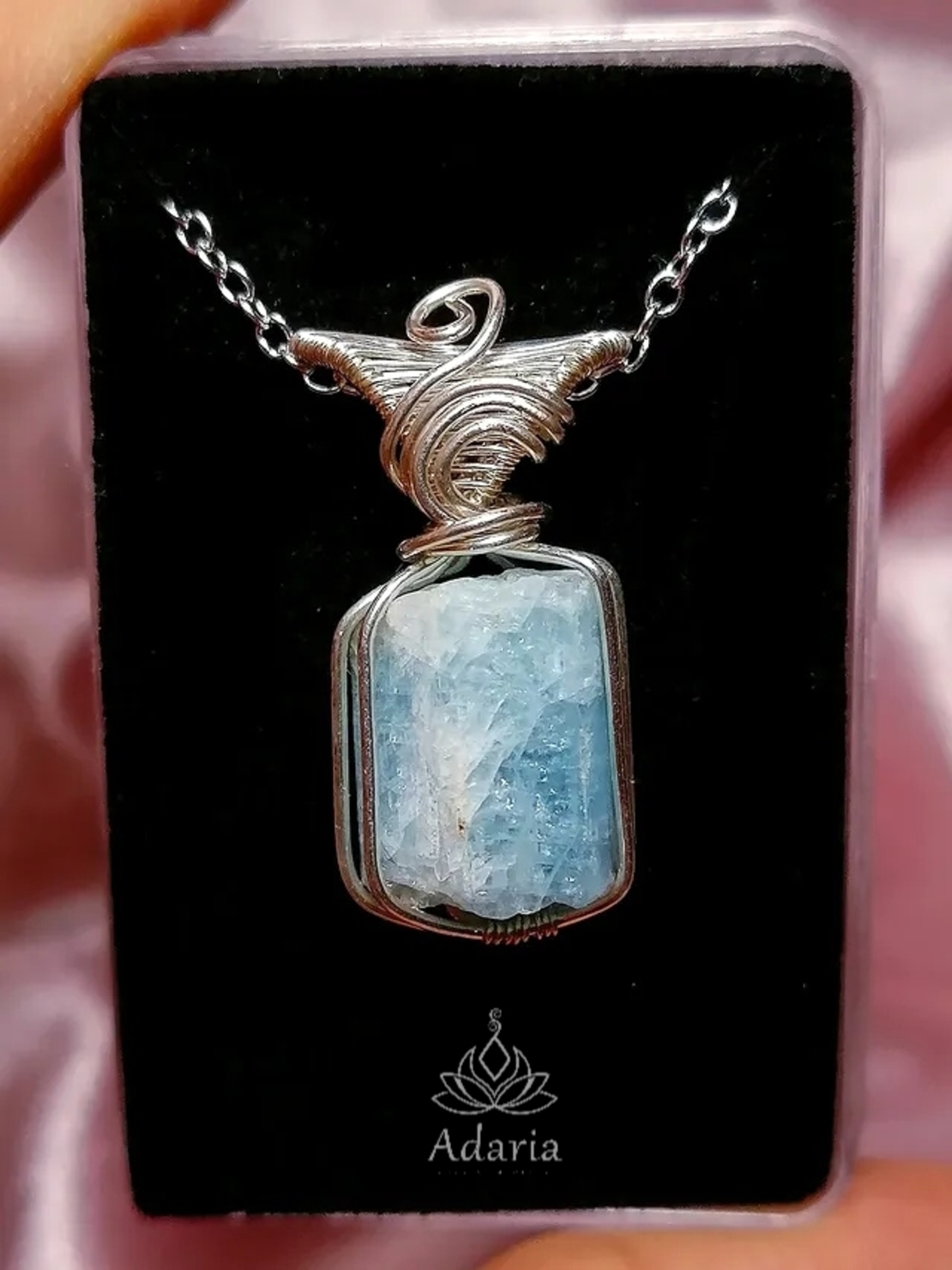 Сребърно колие с необработен Аквамарин