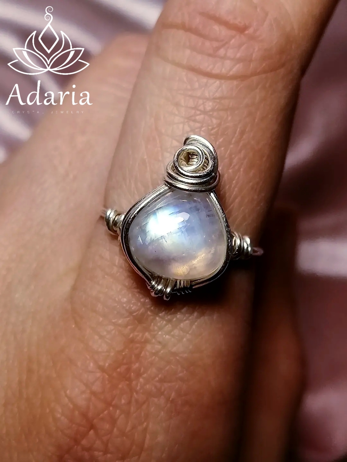 Сребърен пръстен с Лунен камък Размер 9 (19 мм диаметър)