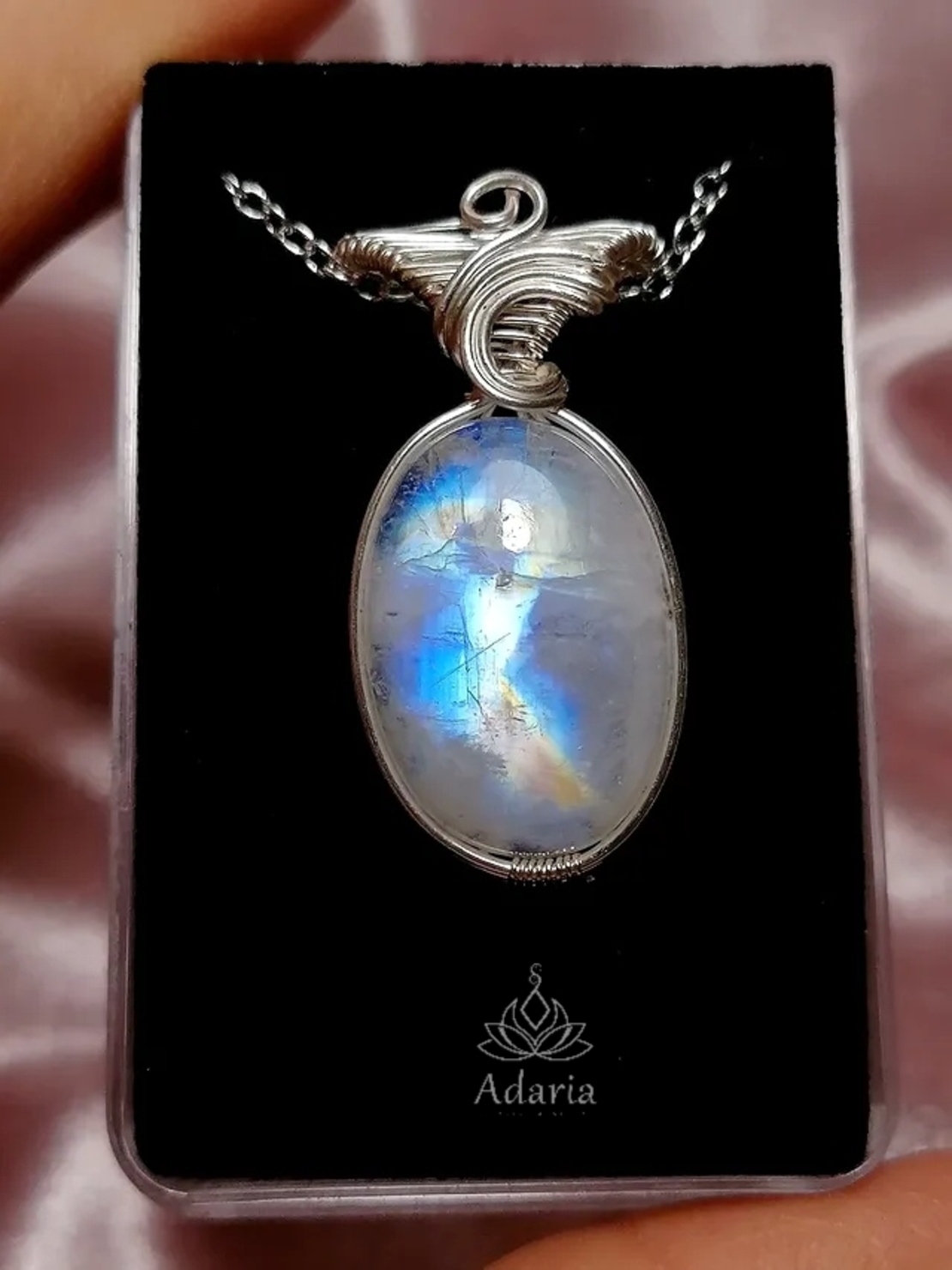 Сребърно колие с Лунен камък