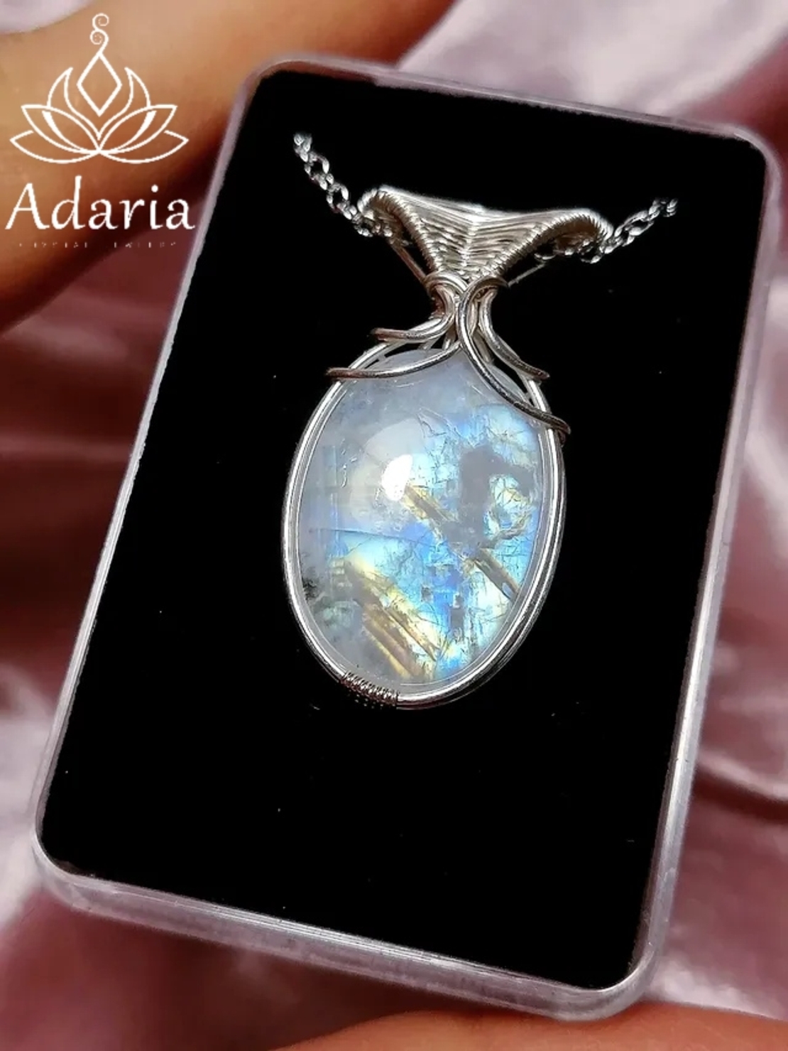 Сребърно колие с Лунен камък