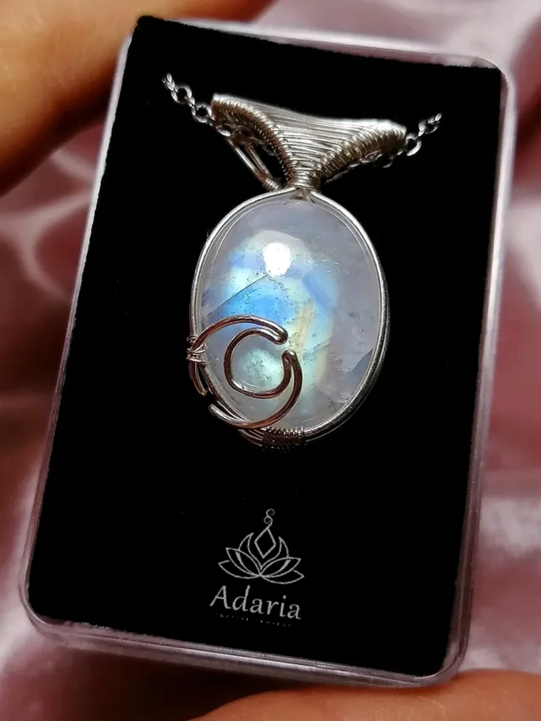 Сребърно колие с Лунен камък