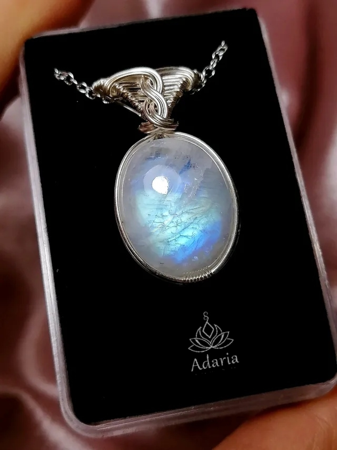 Сребърно колие с Лунен камък