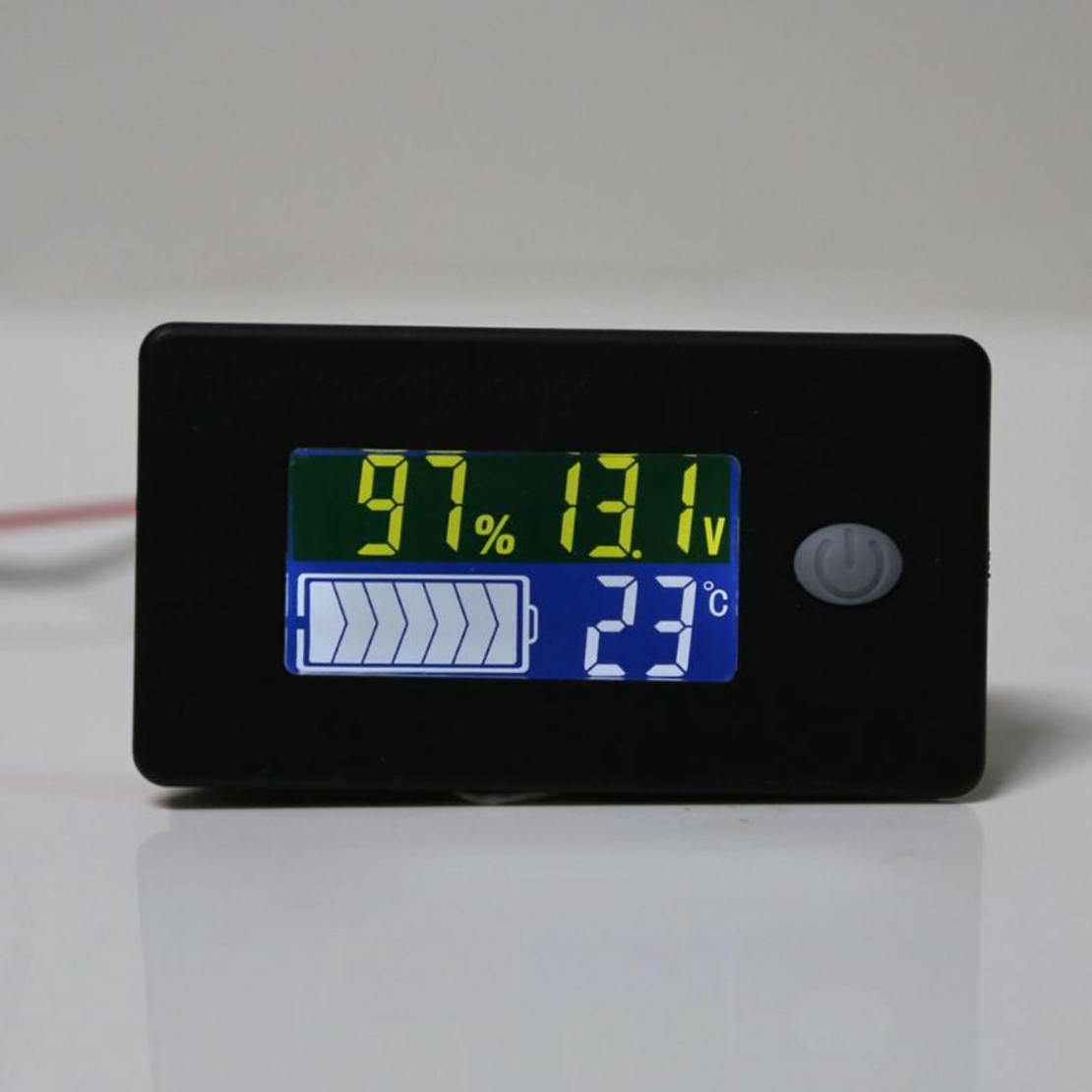 Волтметър с вграден термометър 10-100v